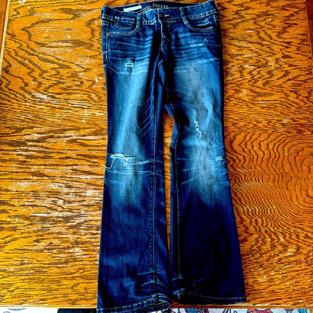 Decree Boot cut Jeans Dark Blue Distressed
Juniors Size 9